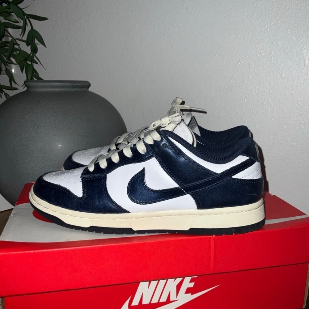 Nike wmns navy blue and White Sneakers
